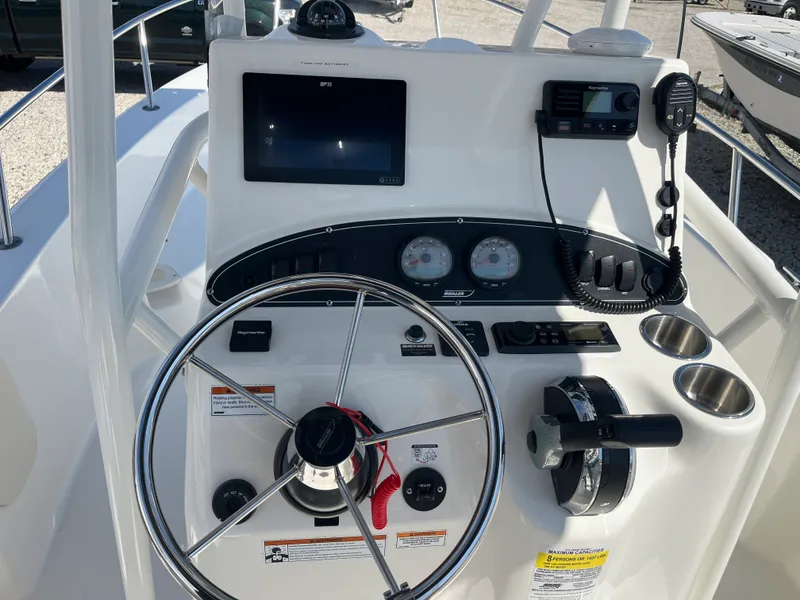 Slide: The Image of Boston Whaler 190 OUTRAGE 2021 - 3