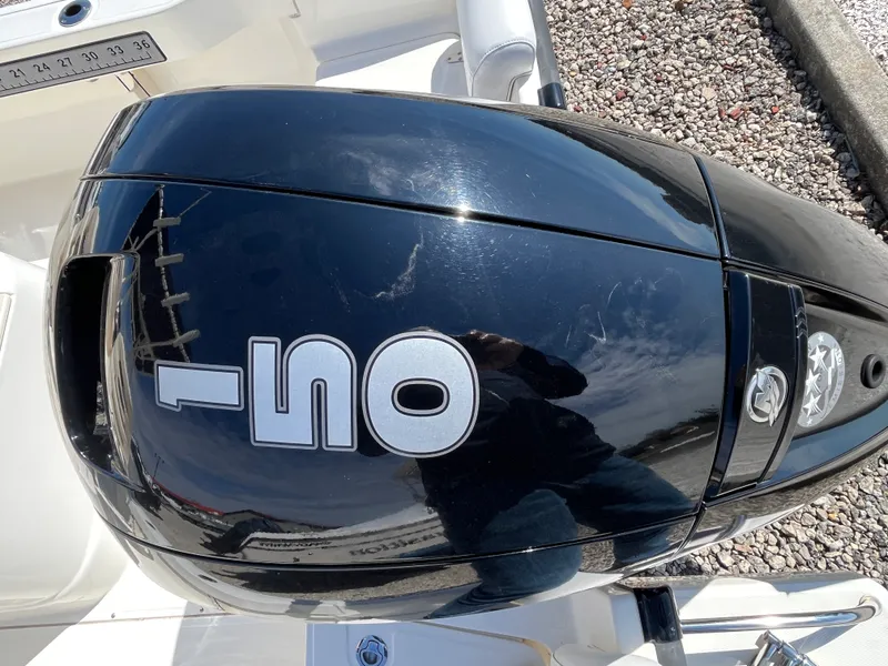 Slide: The Image of Boston Whaler 190 OUTRAGE 2021 - 9