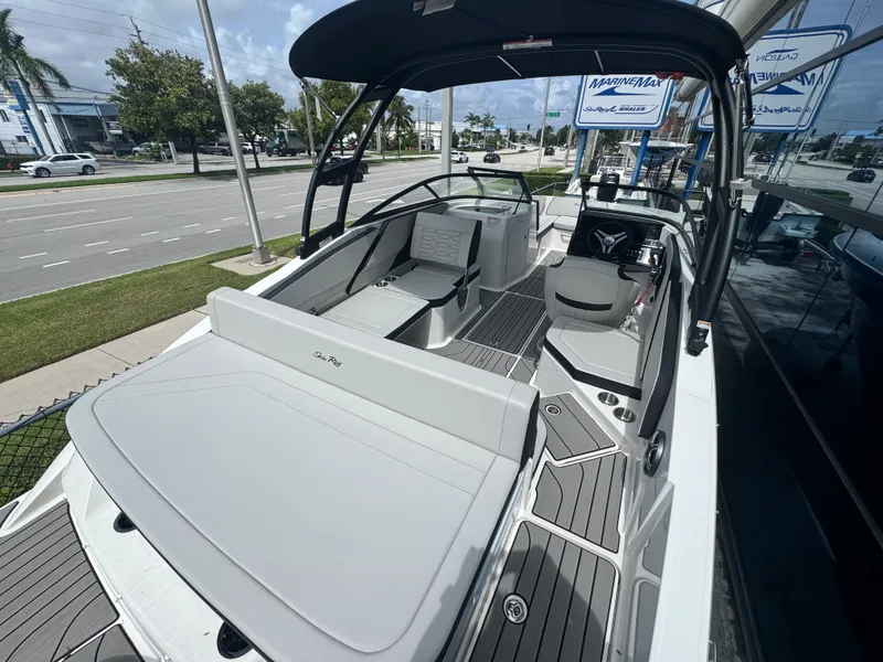 Slide: The Image of Sea Ray SPX 210 Outboard 2026 - 12
