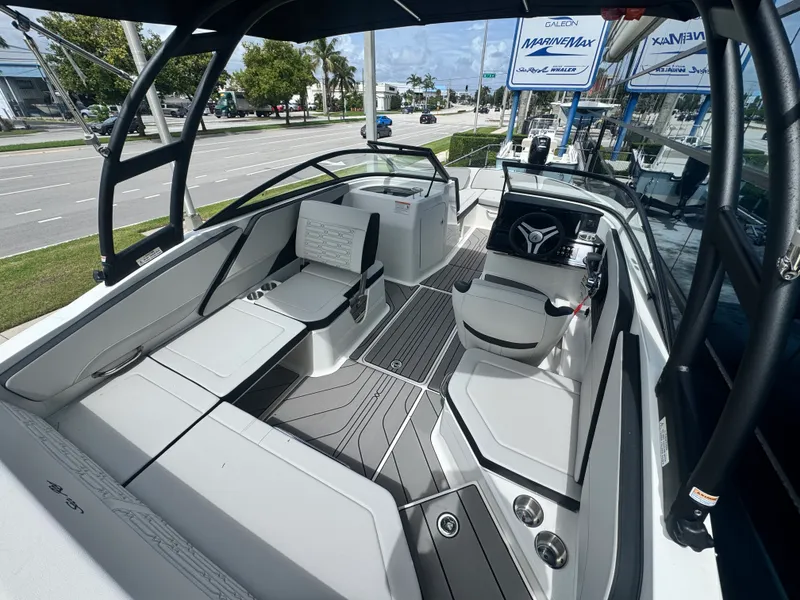Slide: The Image of Sea Ray SPX 210 Outboard 2026 - 13