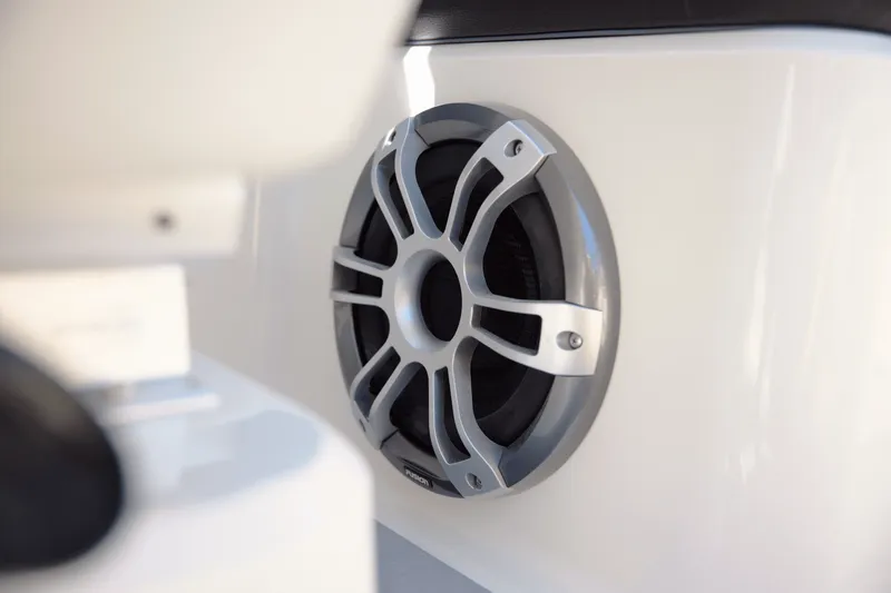 Slide: The Image of Sea Ray SPX 210 Outboard 2026 - 18