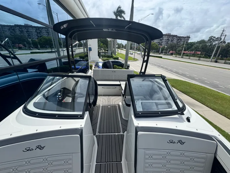 Slide: The Image of Sea Ray SPX 210 Outboard 2026 - 17
