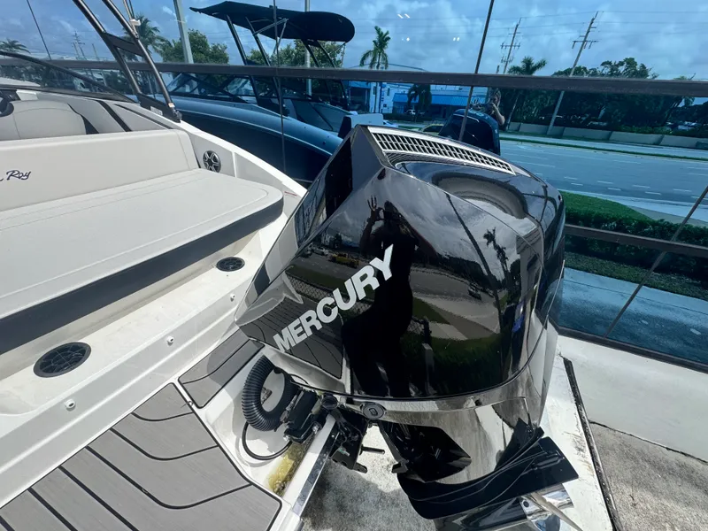 Slide: The Image of Sea Ray SPX 210 Outboard 2026 - 10