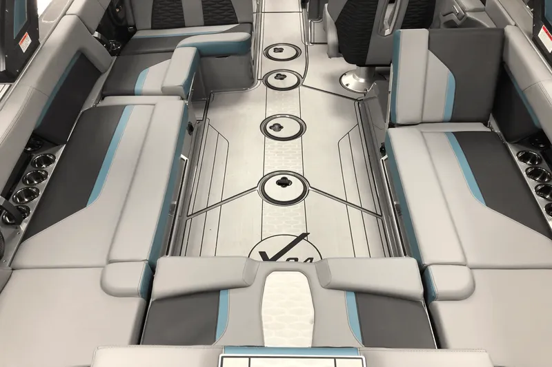 Slide: The Image of Mastercraft X24 2025 - 12