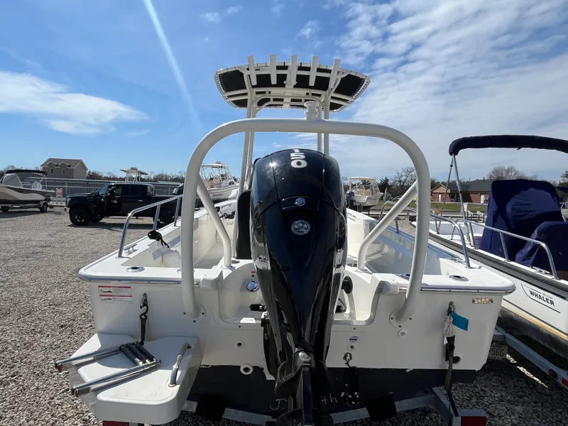 Slide: The Image of Boston Whaler 190 MONTAUK 2024 - 1