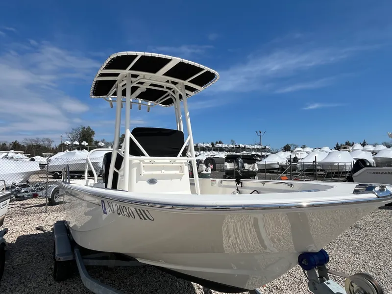 Slide: The Image of Boston Whaler 190 MONTAUK 2024 - 3