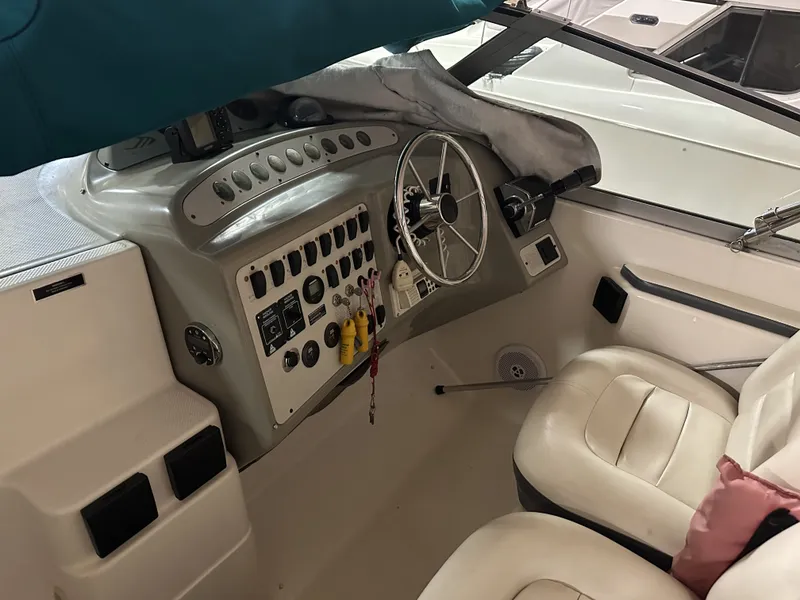 Slide: The Image of Maxum 3200 SCR 1995 - 17