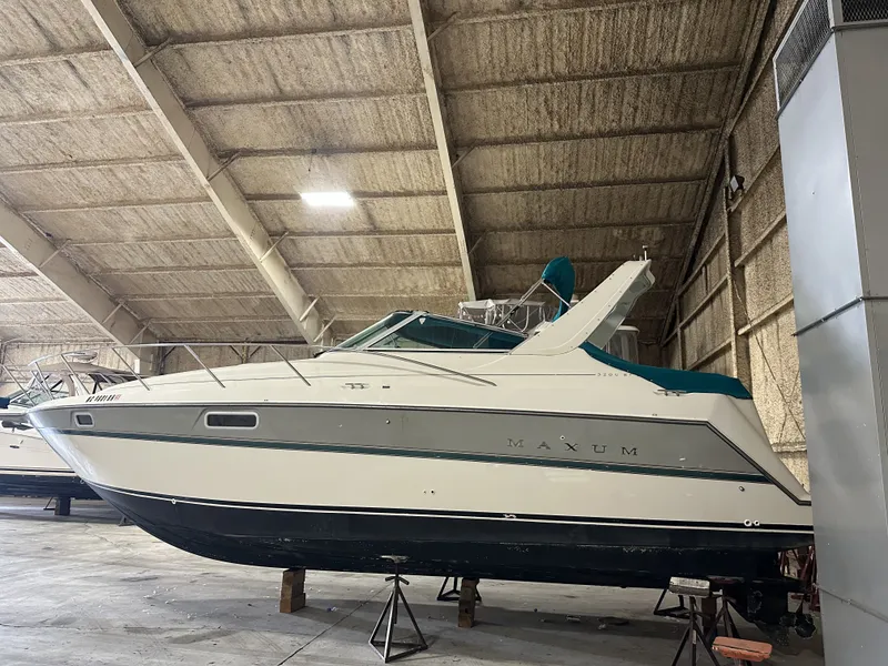 Slide: The Image of Maxum 3200 SCR 1995 - 8