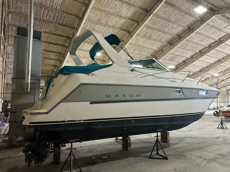 Slide: The Image of Maxum 3200 SCR 1995 - 9