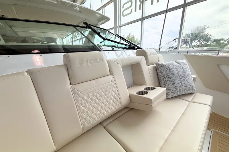 Slide: The Image of Cruisers 34 GLS 2026 - 38