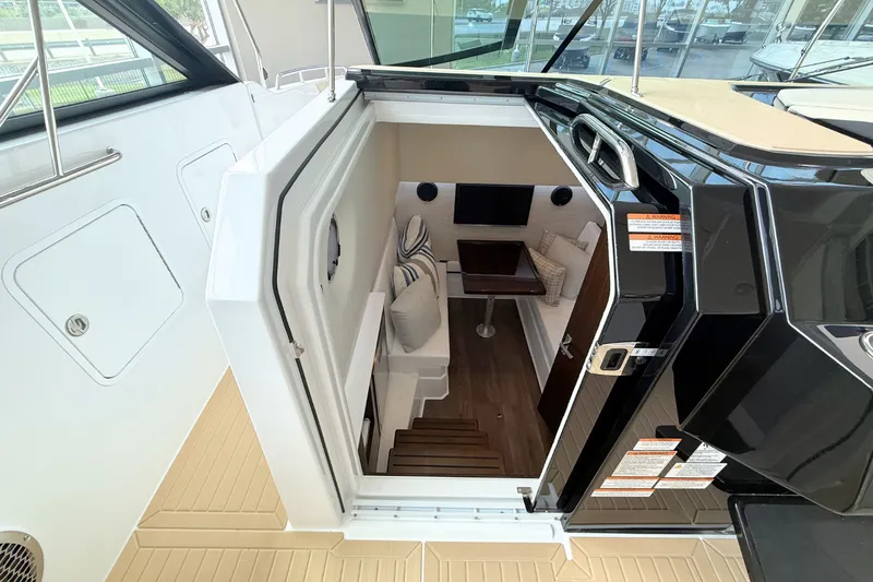 Slide: The Image of Cruisers 34 GLS 2026 - 42
