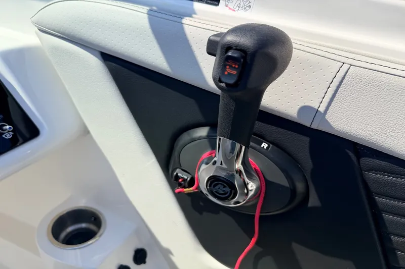 Slide: The Image of Sea Ray SPX 190 2023 - 12