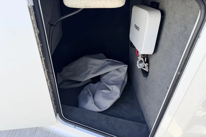 Slide: The Image of Sea Ray SPX 190 2023 - 13