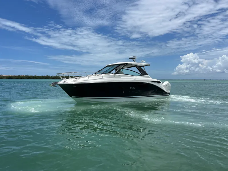 Slide: The Image of Sea Ray Sundancer 320 Outboard 2026 - 28