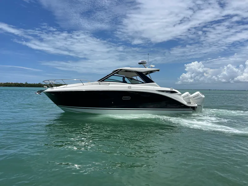 Slide: The Image of Sea Ray Sundancer 320 Outboard 2026 - 30