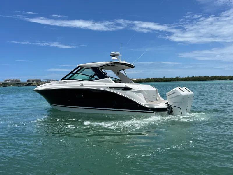 Slide: The Image of Sea Ray Sundancer 320 Outboard 2026 - 33