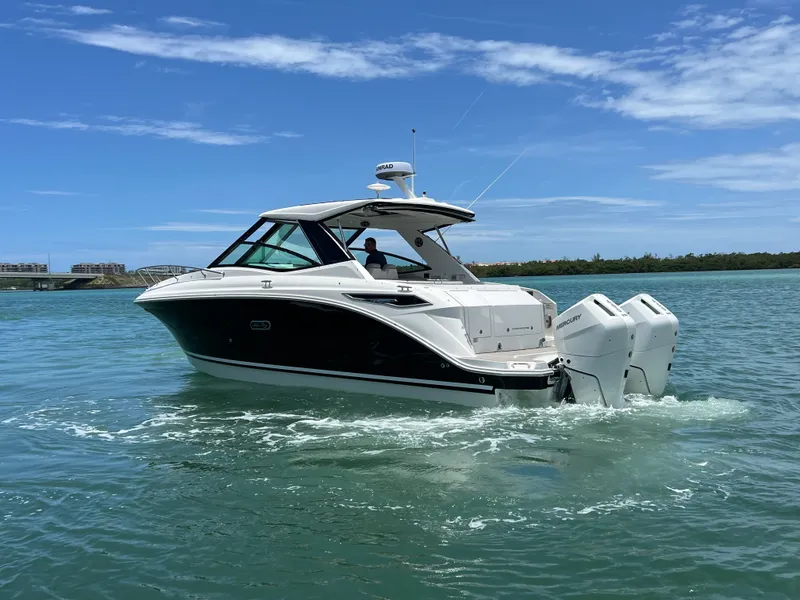 Slide: The Image of Sea Ray Sundancer 320 Outboard 2026 - 34