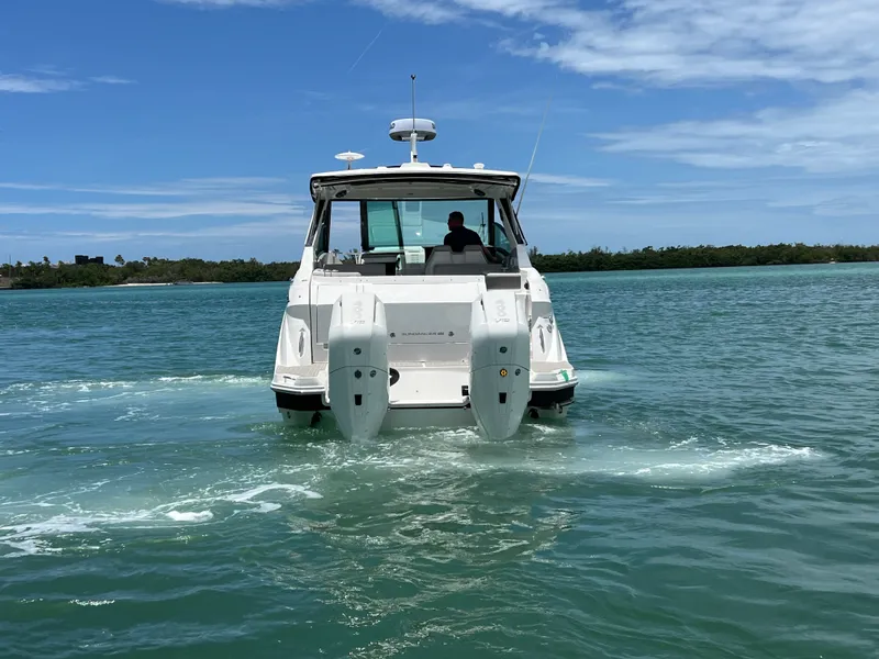 Slide: The Image of Sea Ray Sundancer 320 Outboard 2026 - 35