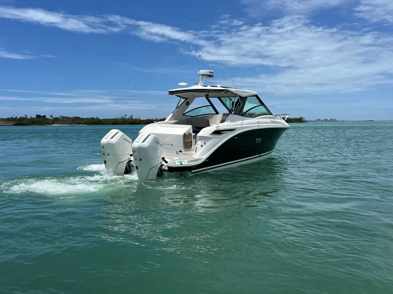 Slide: The Image of Sea Ray Sundancer 320 Outboard 2026 - 36