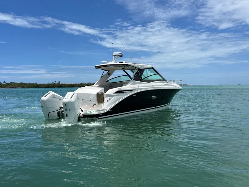 Slide: The Image of Sea Ray Sundancer 320 Outboard 2026 - 37