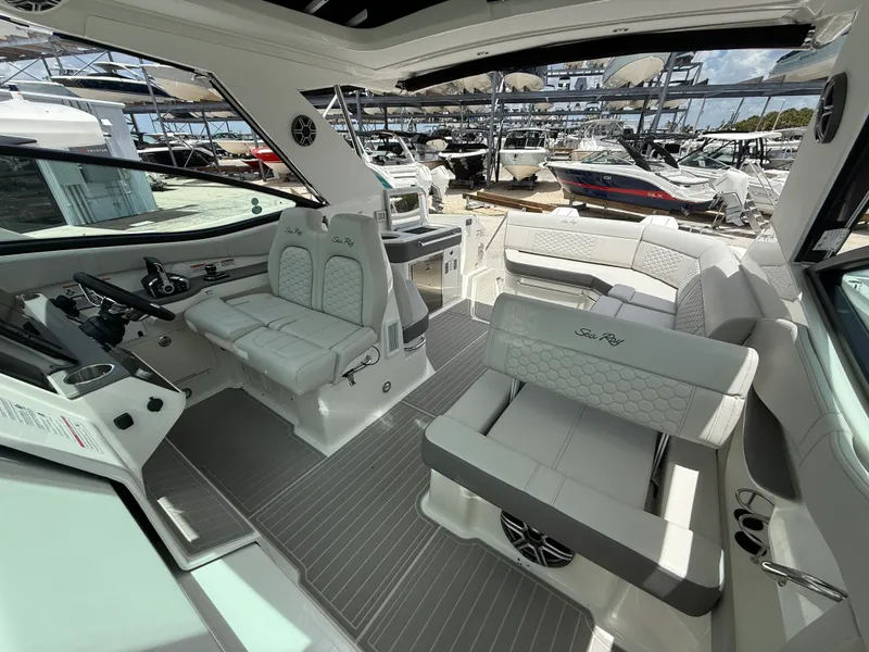 Slide: The Image of Sea Ray Sundancer 320 Outboard 2026 - 41