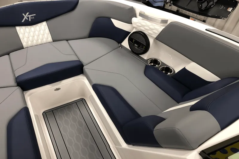 Slide: The Image of Mastercraft XT22 2025 - 25