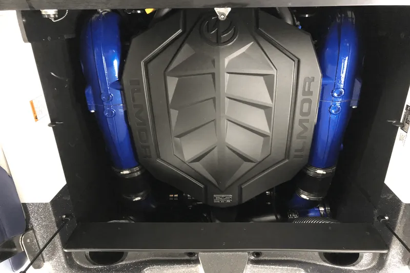 Slide: The Image of Mastercraft XT22 2025 - 32