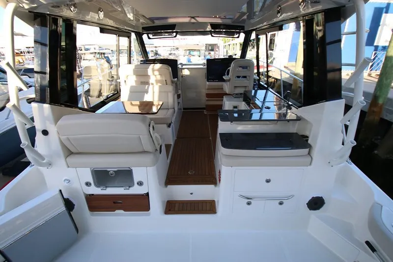 Slide: The Image of Boston Whaler 405 Conquest 2026 - 58