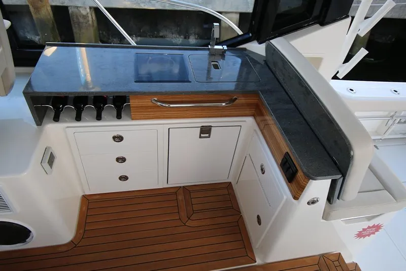 Slide: The Image of Boston Whaler 405 Conquest 2026 - 62