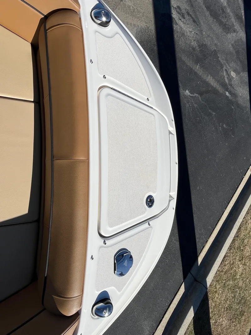 Slide: The Image of Sea Ray 240 SUNDECK 2015 - 11