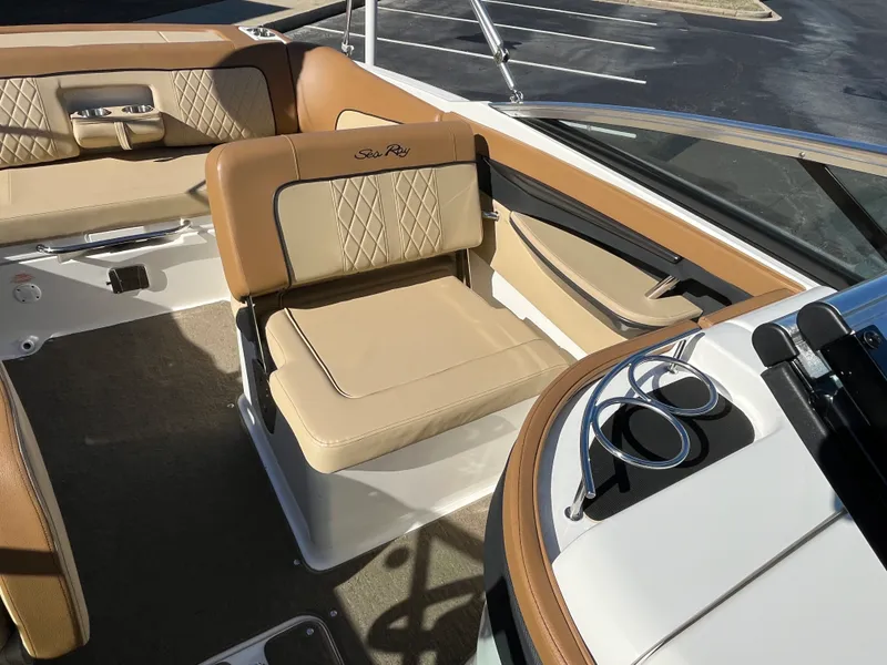 Slide: The Image of Sea Ray 240 SUNDECK 2015 - 14