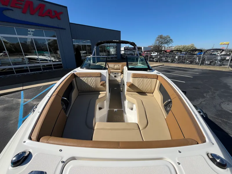 Slide: The Image of Sea Ray 240 SUNDECK 2015 - 16