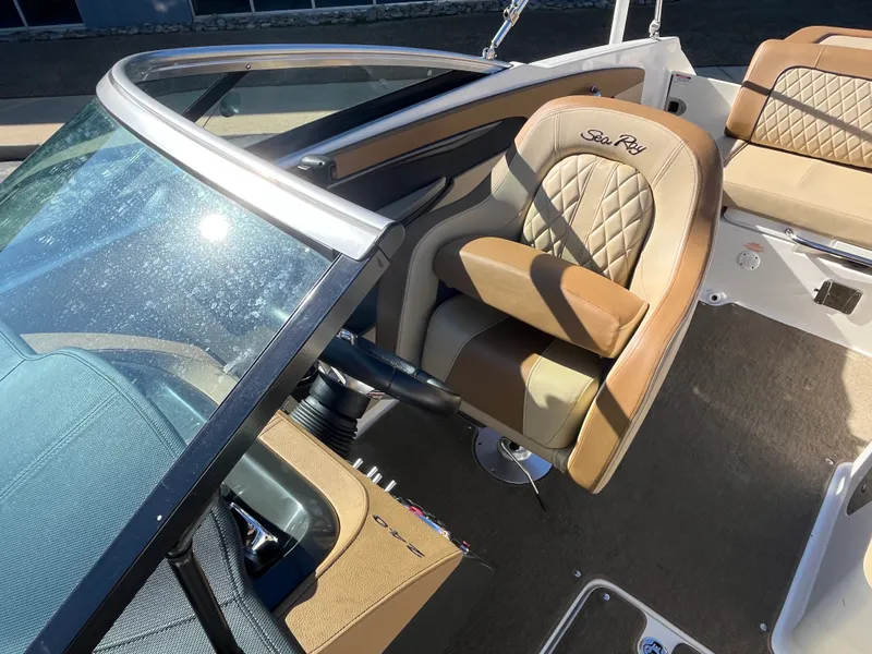 Slide: The Image of Sea Ray 240 SUNDECK 2015 - 19