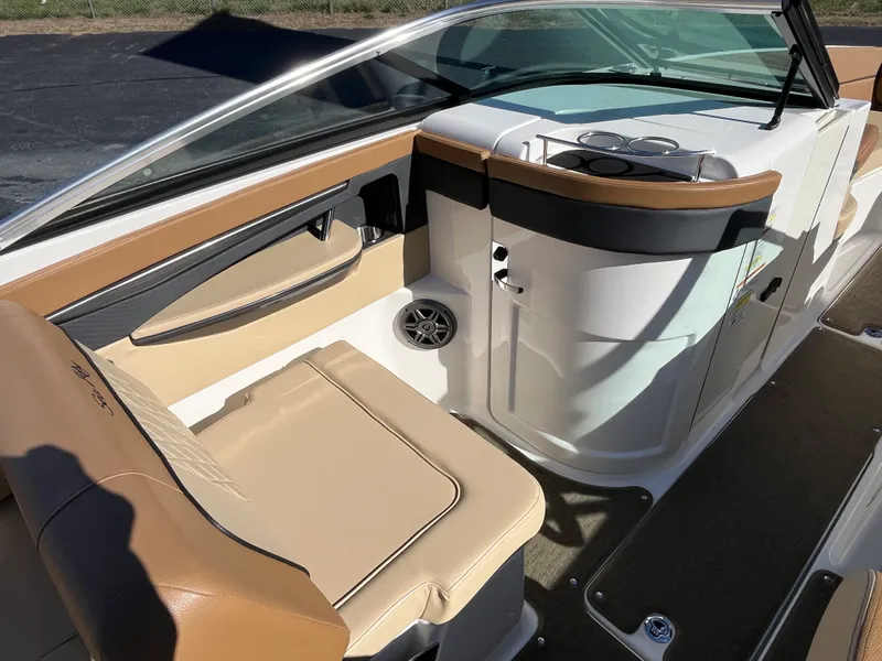 Slide: The Image of Sea Ray 240 SUNDECK 2015 - 20