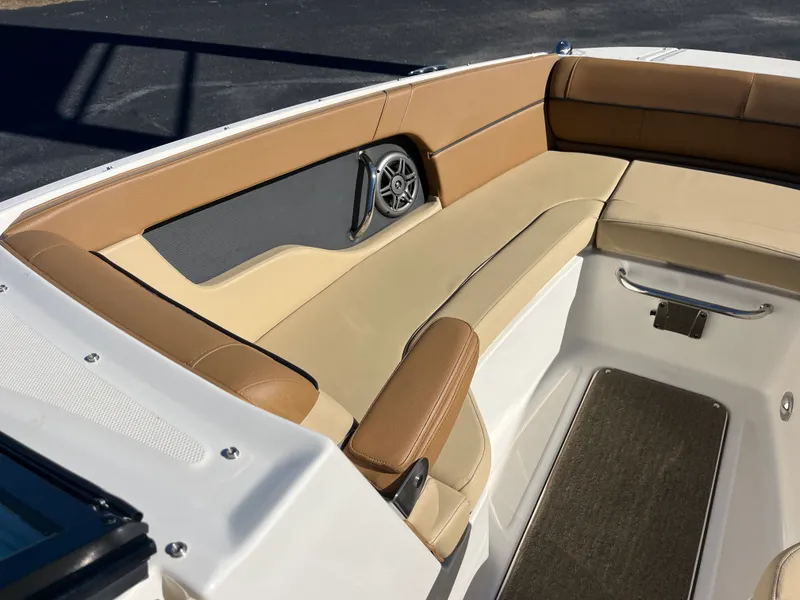 Slide: The Image of Sea Ray 240 SUNDECK 2015 - 22