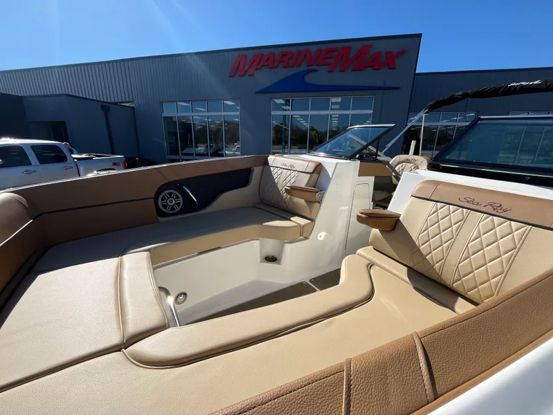 Slide: The Image of Sea Ray 240 SUNDECK 2015 - 27