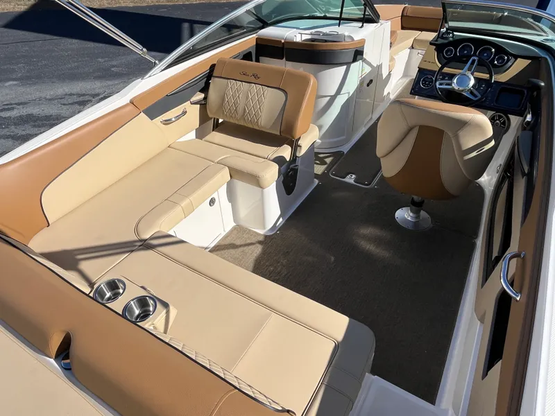 Slide: The Image of Sea Ray 240 SUNDECK 2015 - 28