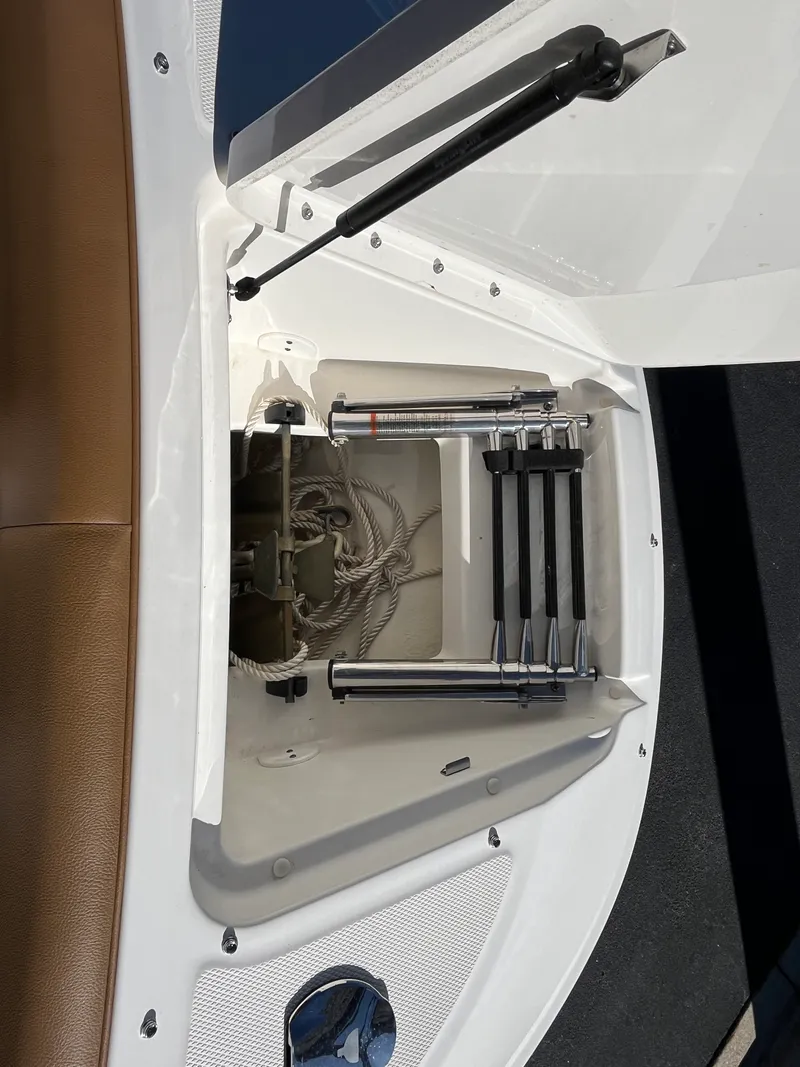 Slide: The Image of Sea Ray 240 SUNDECK 2015 - 29