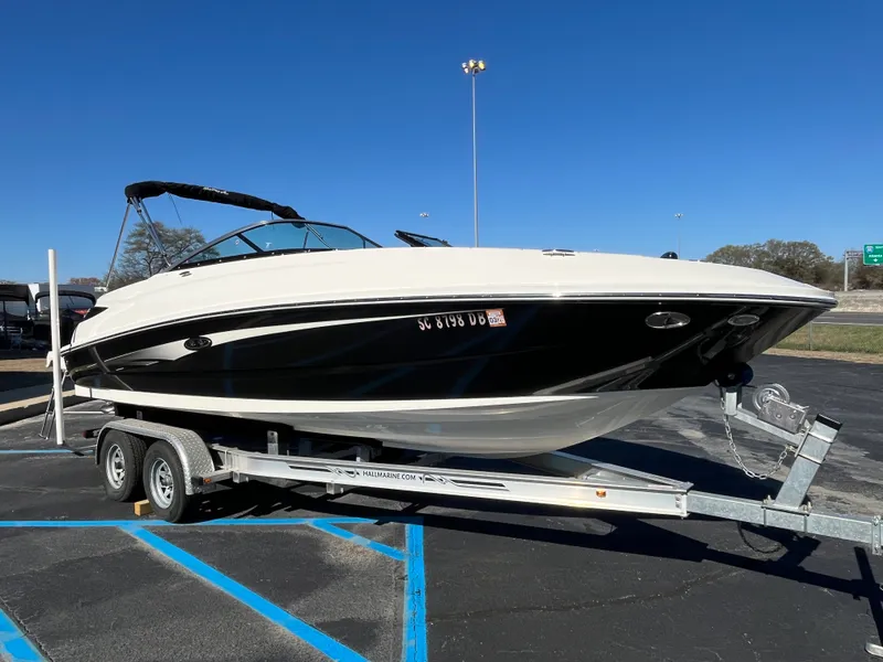 Slide: The Image of Sea Ray 240 SUNDECK 2015 - 3