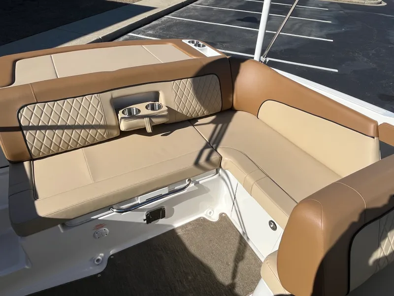 Slide: The Image of Sea Ray 240 SUNDECK 2015 - 30
