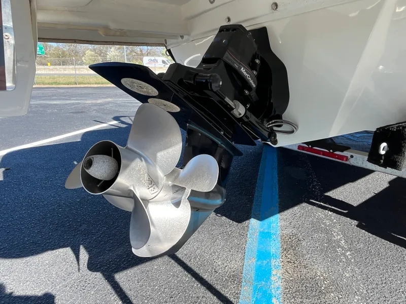 Slide: The Image of Sea Ray 240 SUNDECK 2015 - 31