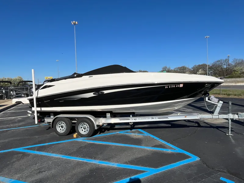 Slide: The Image of Sea Ray 240 SUNDECK 2015 - 4