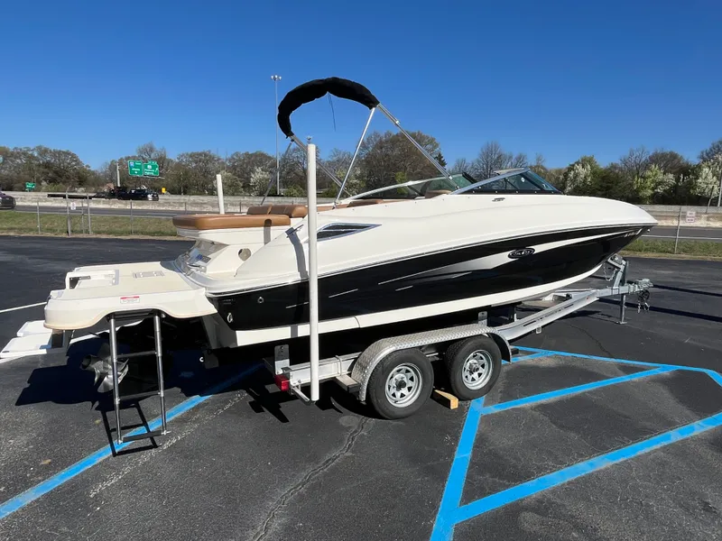 Slide: The Image of Sea Ray 240 SUNDECK 2015 - 6
