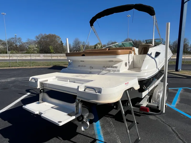 Slide: The Image of Sea Ray 240 SUNDECK 2015 - 7