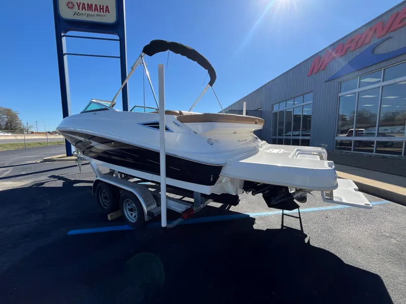 Slide: The Image of Sea Ray 240 SUNDECK 2015 - 9