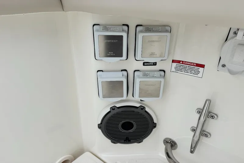 Slide: The Image of Boston Whaler 325 Conquest 2026 - 54