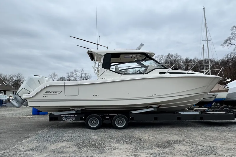 Slide: The Image of Boston Whaler 325 Conquest 2026 - 59