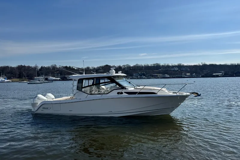 Slide: The Image of Boston Whaler 325 Conquest 2026 - 62