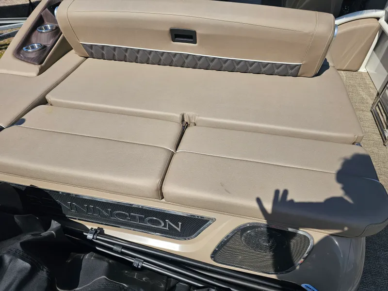 Slide: The Image of Bennington 27QZ 2025 - 27