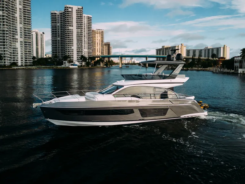 Slide: The Image of Azimut 53 FLY 2023 - 1